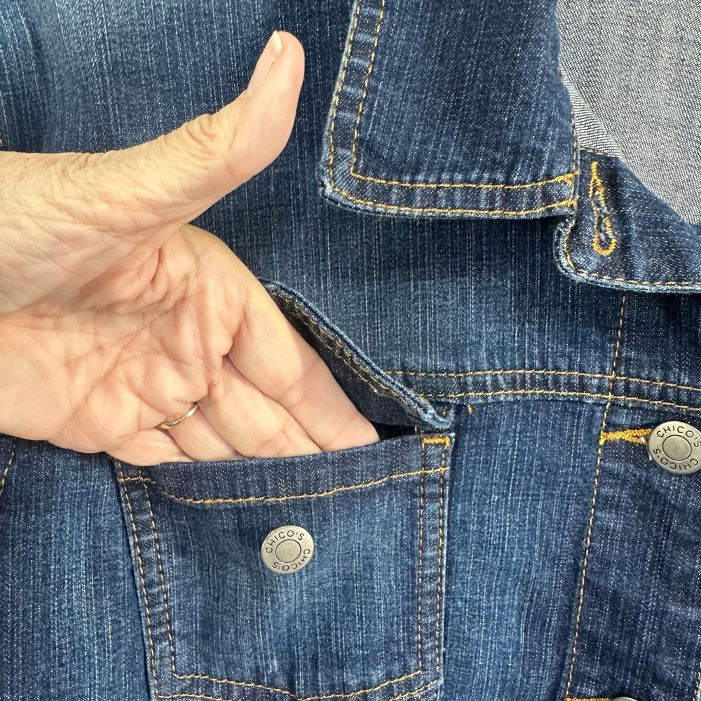 Chico's Denim Jacket Womens XL  Blue Stretch Button Front Trucker Cotton Blend - Picture 4 of 9